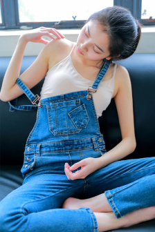每走一步就深深的撞一下自己